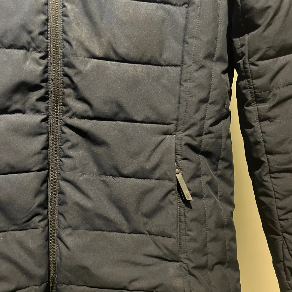 Mörkblå pufferjacka Peak Performance - 1