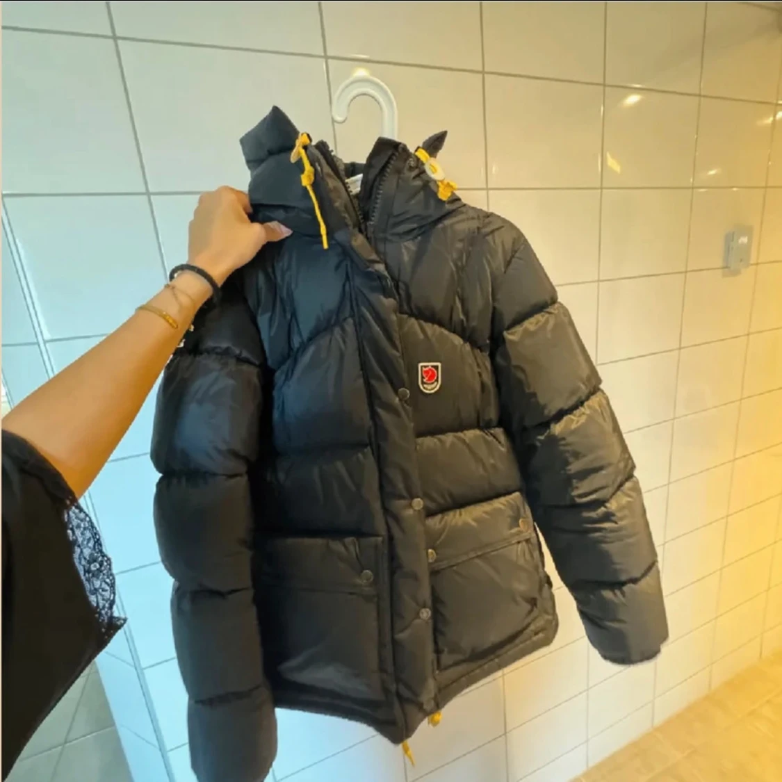 Svart pufferjacka från Fjällräven L - 1