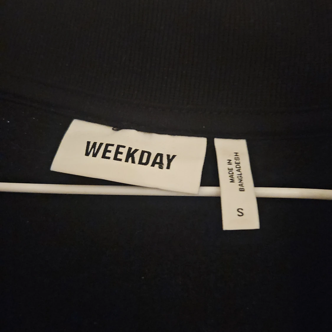 Svart half zip tröja från Weekday - 2