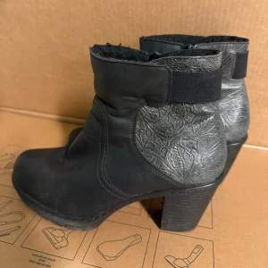 Boots - Köpta från Rieker. Torkas de så ser de ut som nya. Storlek 39 🖤