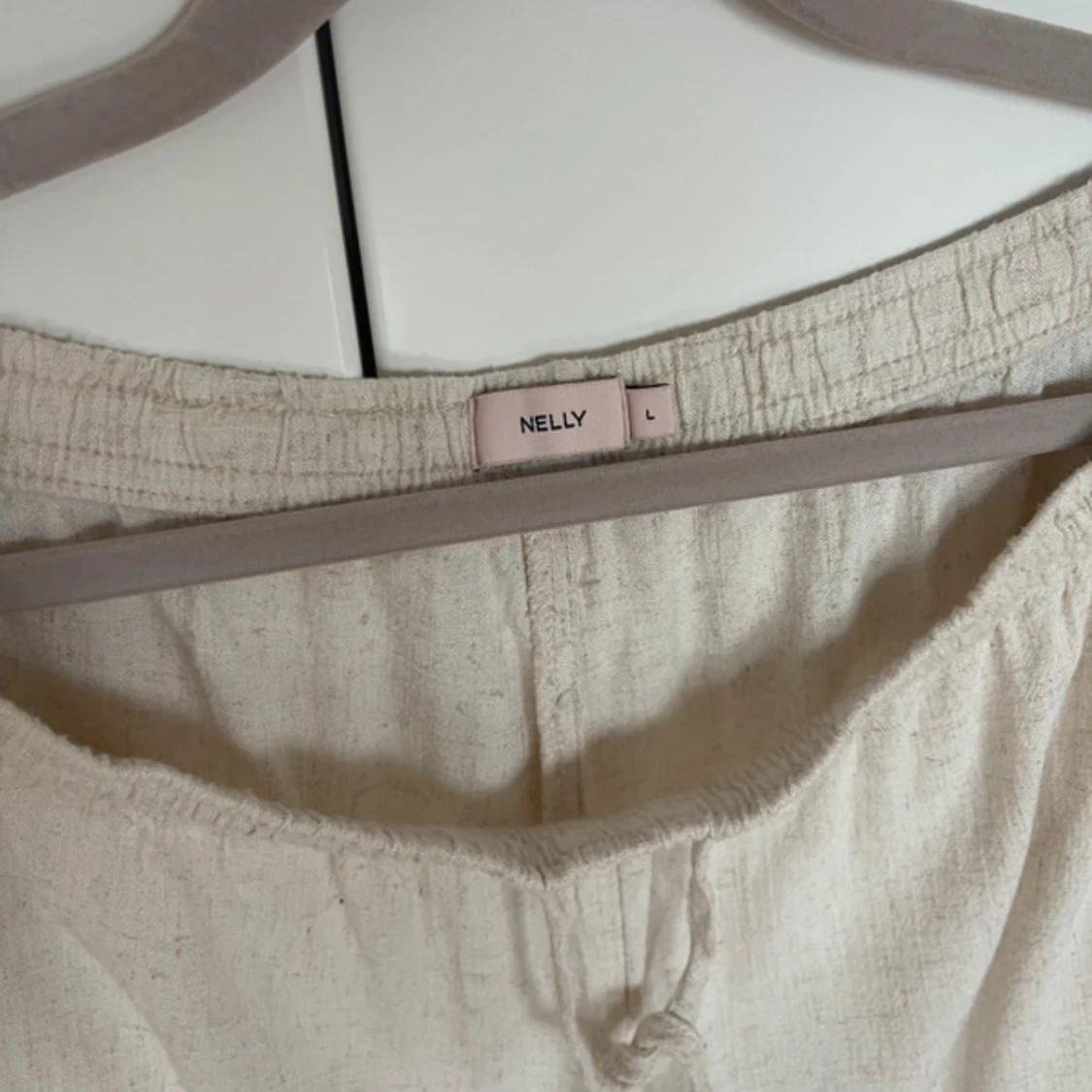 Beiga linnebyxor från Nelly med snörning - 3