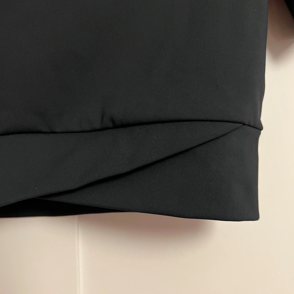 Svart croppad träningstopp från BLACC - 2