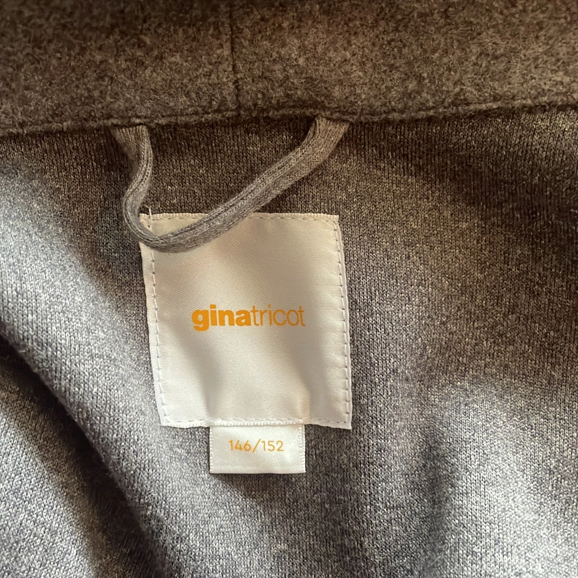 Grå kappa från Gina Tricot - 1