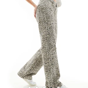 Leopard jenas  - säljer dessa TALL jenas från stradivarius, endast använd fåtal gånger 