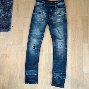Blå slitna jeans från Nudie Jeans - Nudie slim fit jeans. Storlek 26/32 passar större.