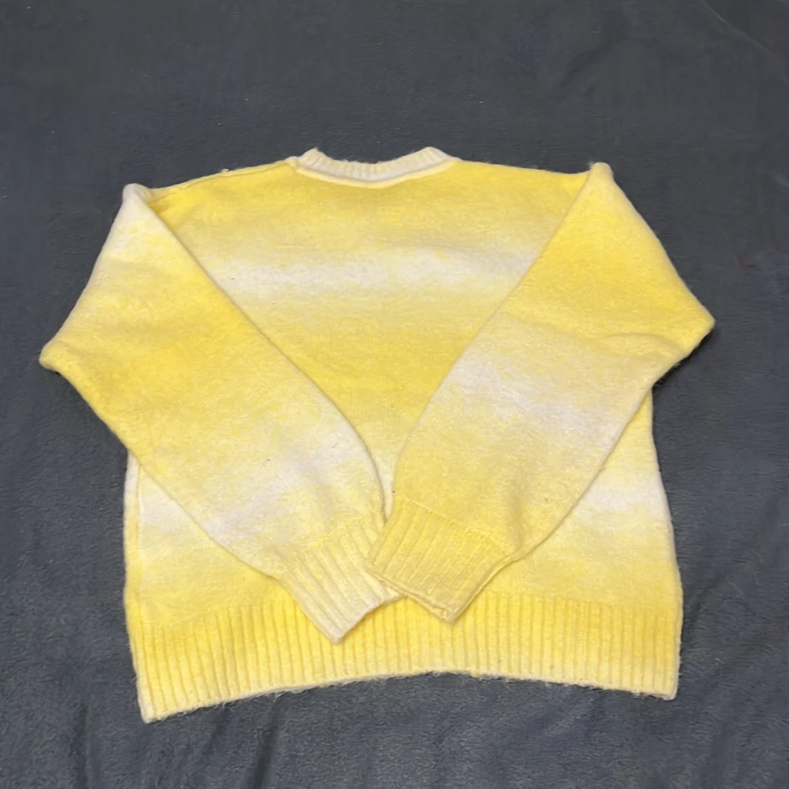 Gul stickad tröja från Cubus - 1