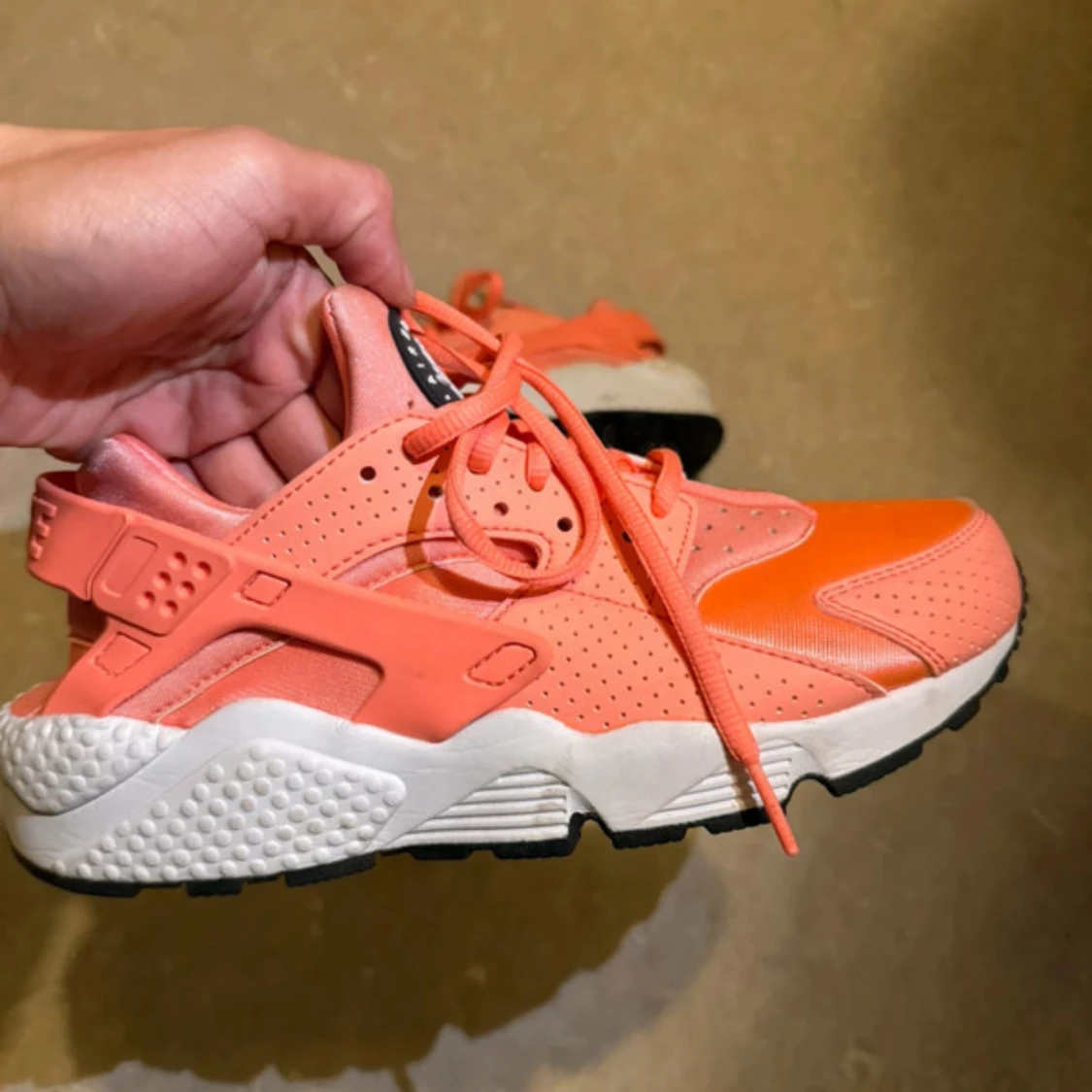 Nike Air Huarache sneakers korall - 1