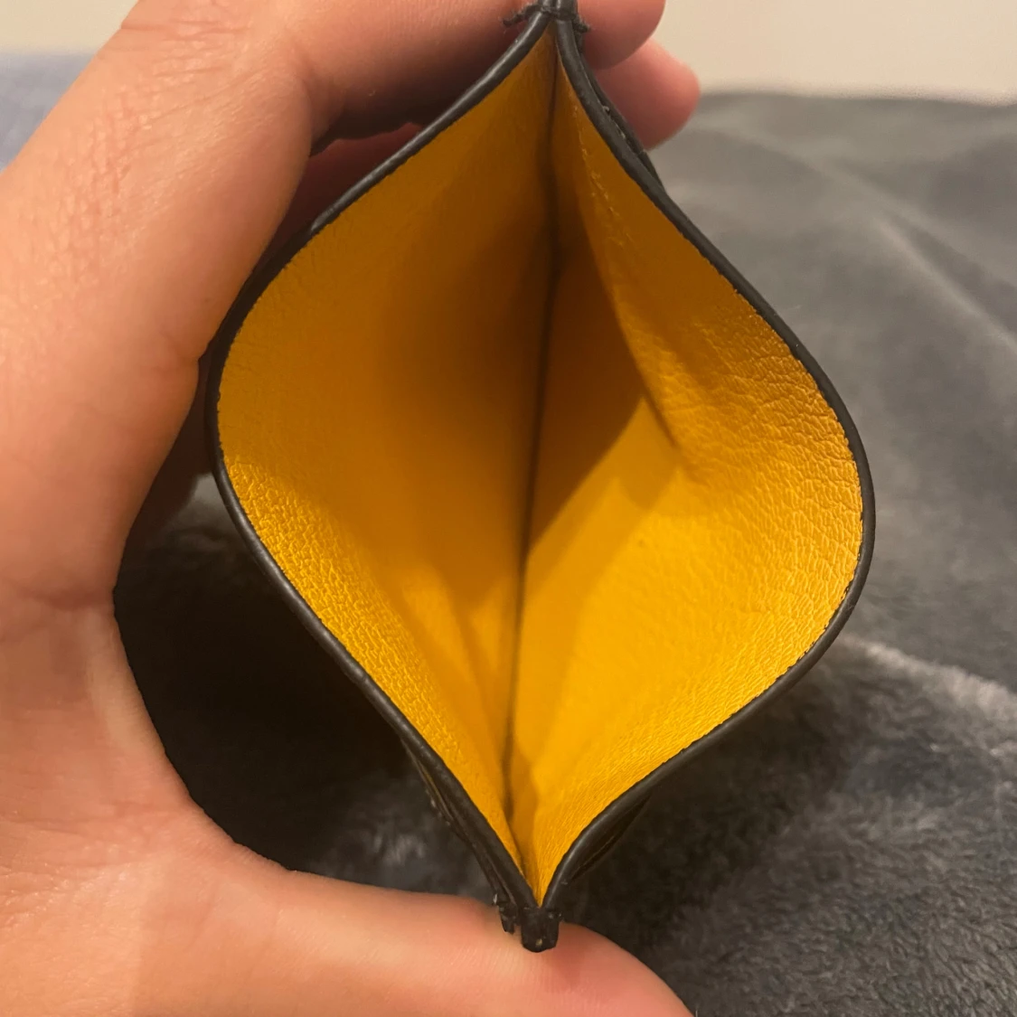 Svart plånbok med mönster - 2