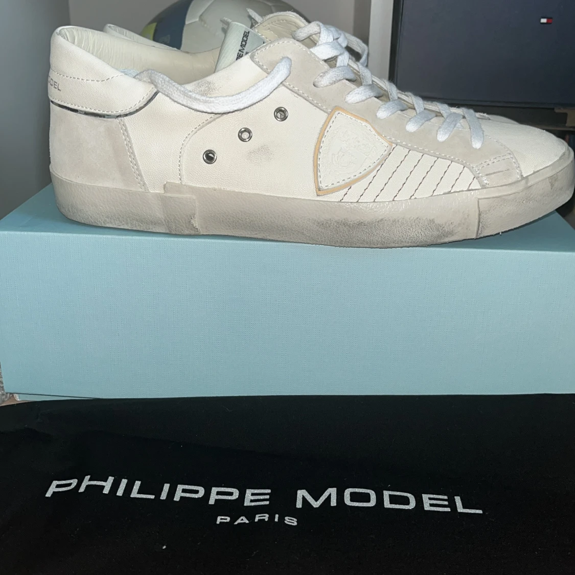 Vita Philippe Model sneakers i skinn och mocka