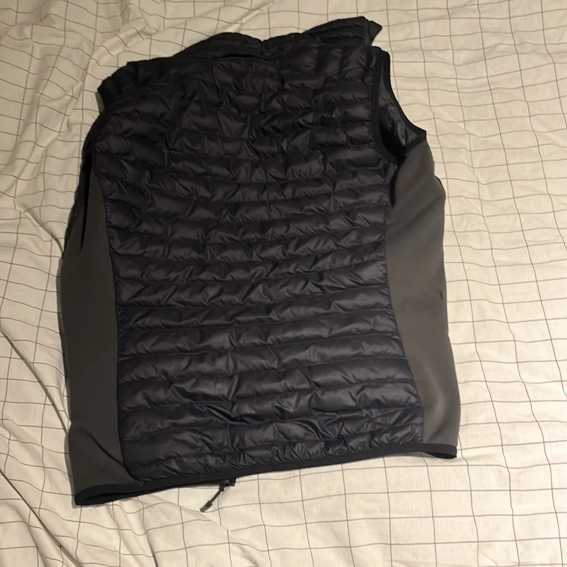 Svart dunväst från Haglöfs, storlek S - 4