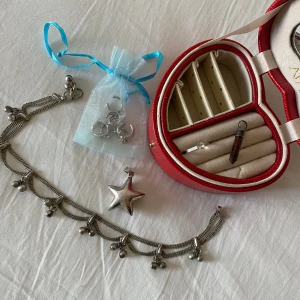 Smycken bundle, vintage & nytt - Fotlänk, ear cuffs, ring, berlocker 🤍
