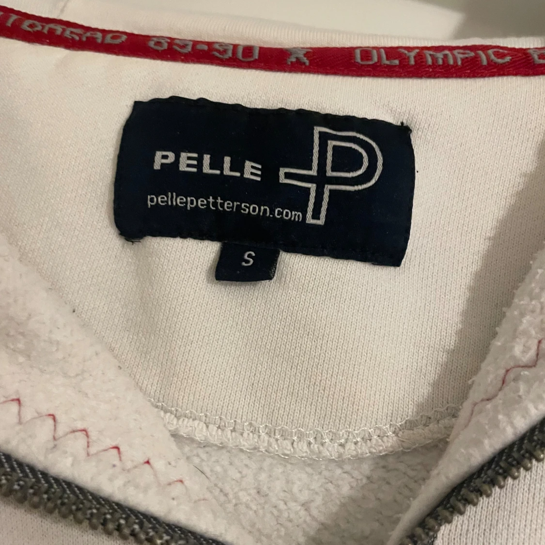 Vit hoodie från Pelle P med dragkedja - 2