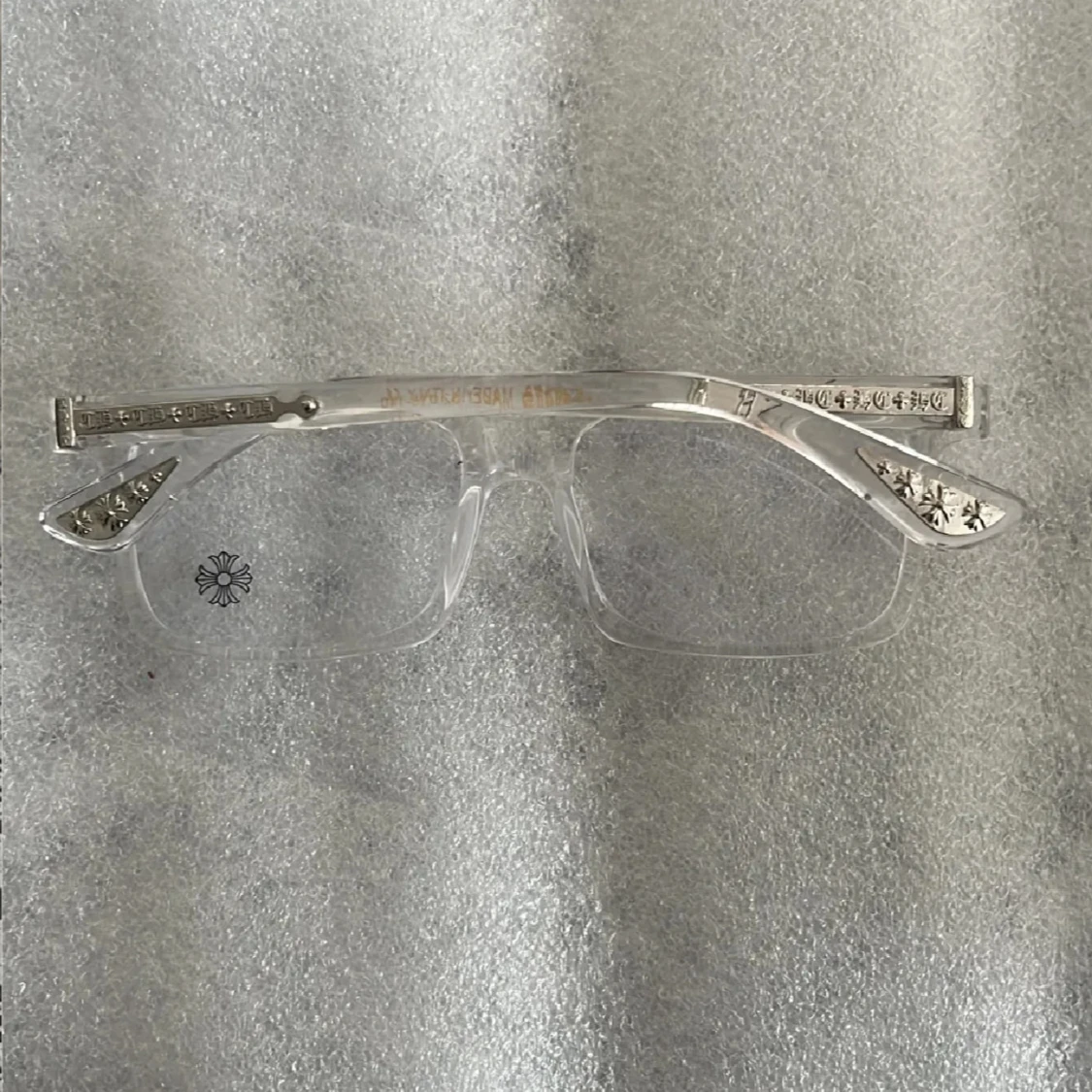 Glasögon  med silverdetaljer - 1