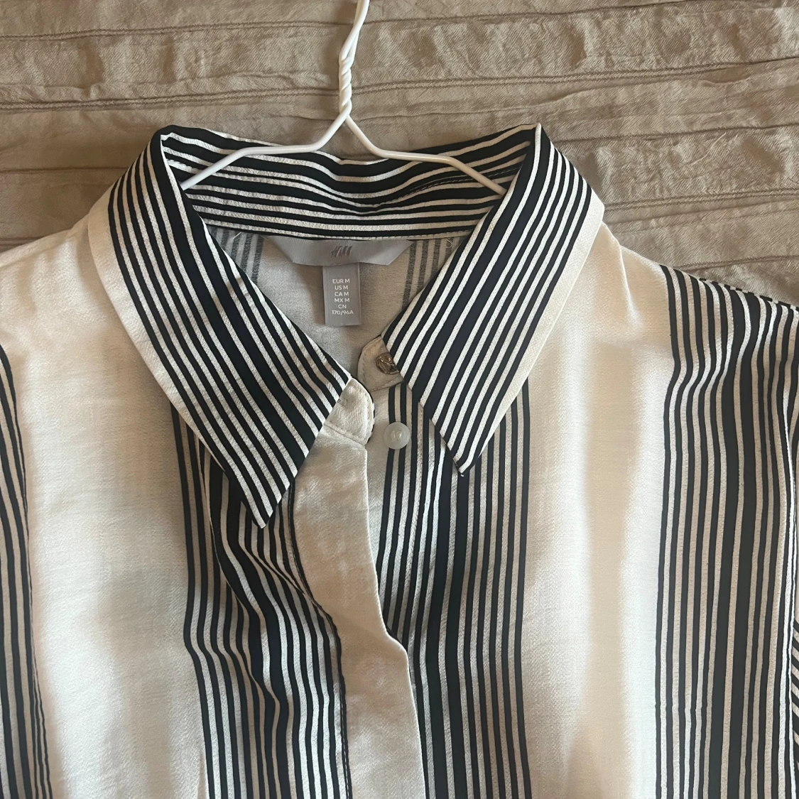 Oanvänd klänning  - 1