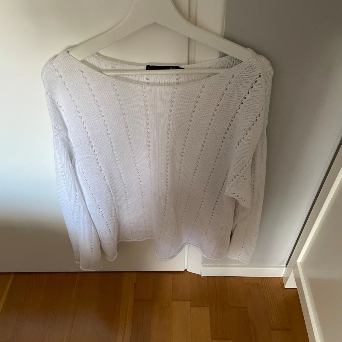 Vit stickad tröja från 157, S