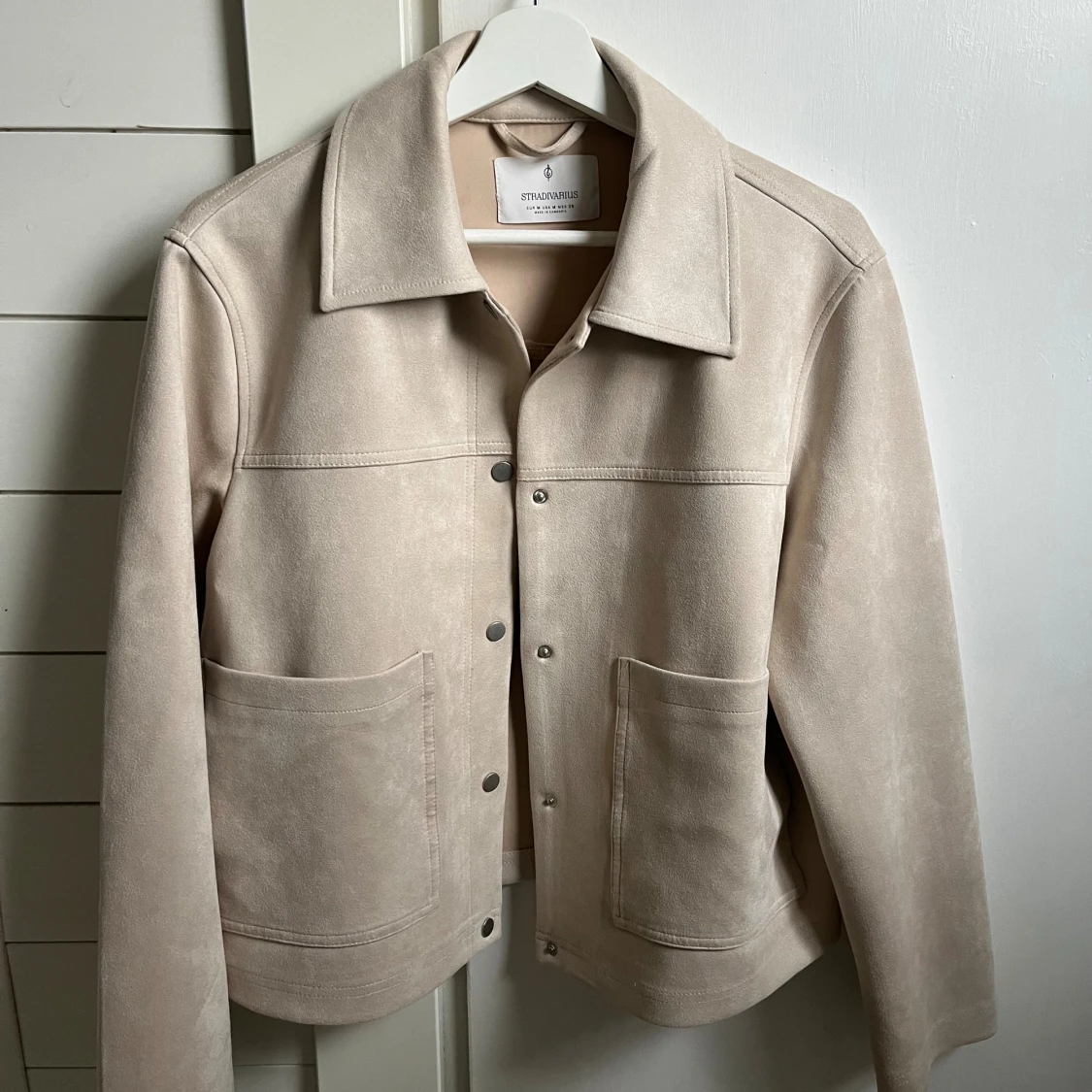 Beige tunn jacka från Stradivarius - 2