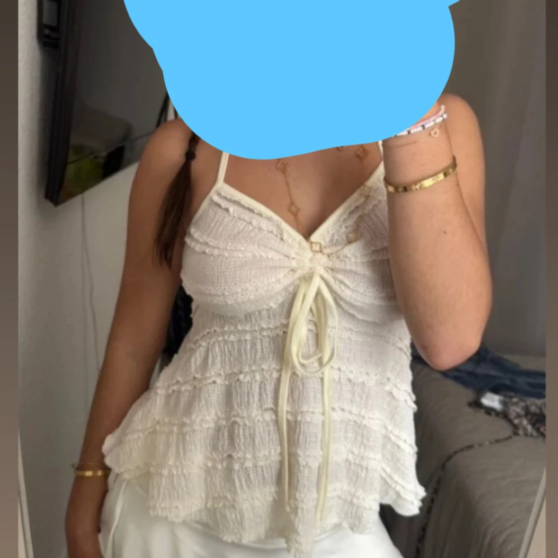 Vit volangig linnetopp