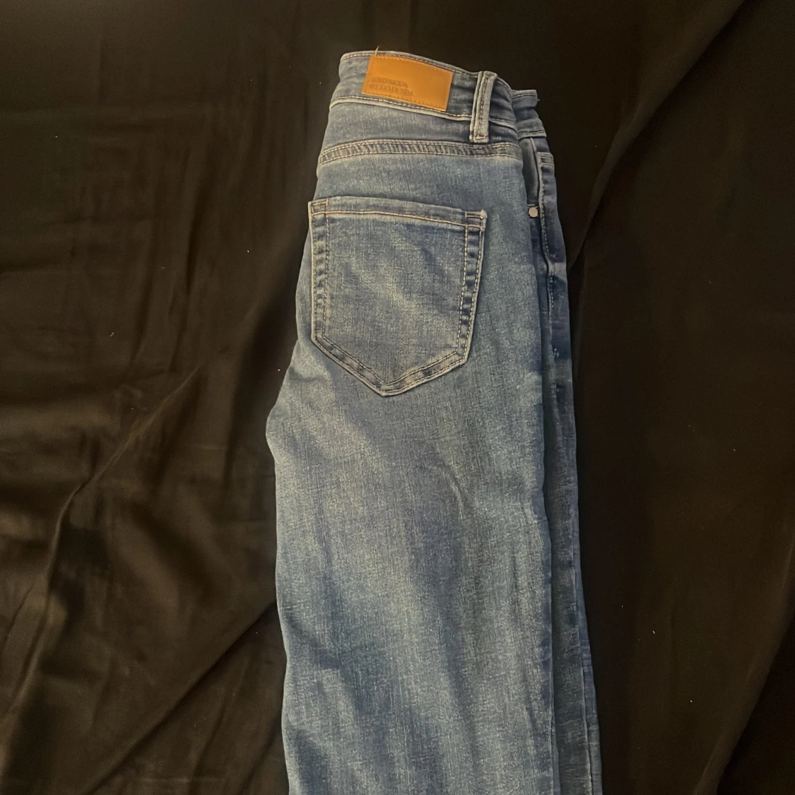 Blå raka jeans med klassisk look stl xs - 1