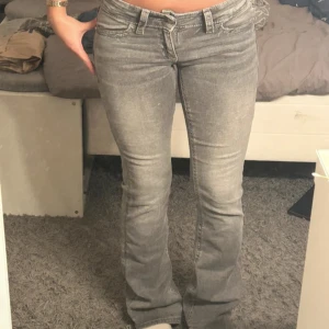 Lågmidjade jeans - Säljer dessa lågmidjade jeans från Gina tricot. Storlek 152