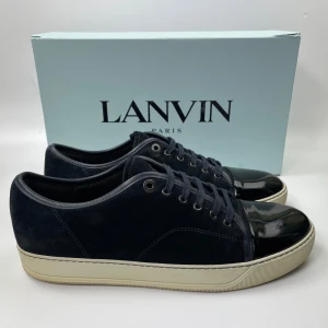Lanvin skor - Hej! Säljer nu dessa sjukt snygga lanvin skor. Skorna är i toppskick! Har begränsat antal boxar och dustbag. Hör av dig vid frågor. 