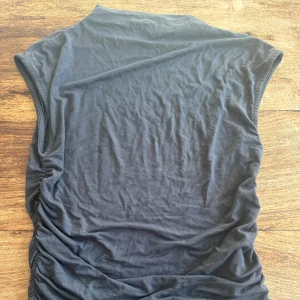 Soft touch topp - Använd men fint skick