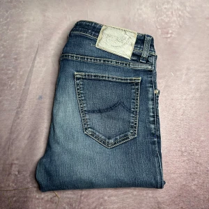 Jacob Cohen 622 jeans - Mycket fint skick | Size 32/32 (modellen är 187cm 73kg) | fraktar spårbart inom 24 timmar | för att köpa klicka ”köp nu” | vid frågor eller funderingar skriv en meddelande | följare får bättre rabatter🙌