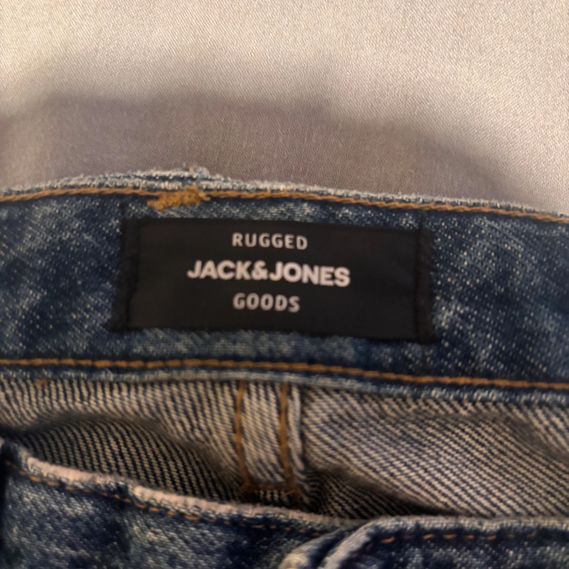 NYA 40% rea  Jack & Jones Blå jeans med slitningar  - 3