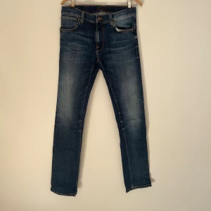 Nudie Jeans Slim Fit 32/34 - Hej! Säljer nu mina Nudie Jeans i modellen ”Thin Finn”, med passformen slim fit. De sitter sjukt snyggt. De har en riktigt snygg tvätt och är i storlek W32 L34. Ordinarie pris: 1600 kr. Hör av dig om du undrar något!