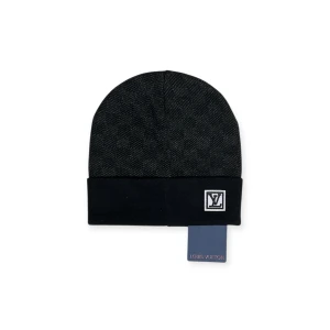 Lv Mössa - Helt ny aldrig använd. Storlek One Size. Kan frakta eller mötas i Haninge. Skriv gärna vid fler frågor, postar alltid inom 24h. (Alla bilder är tagna av mig)