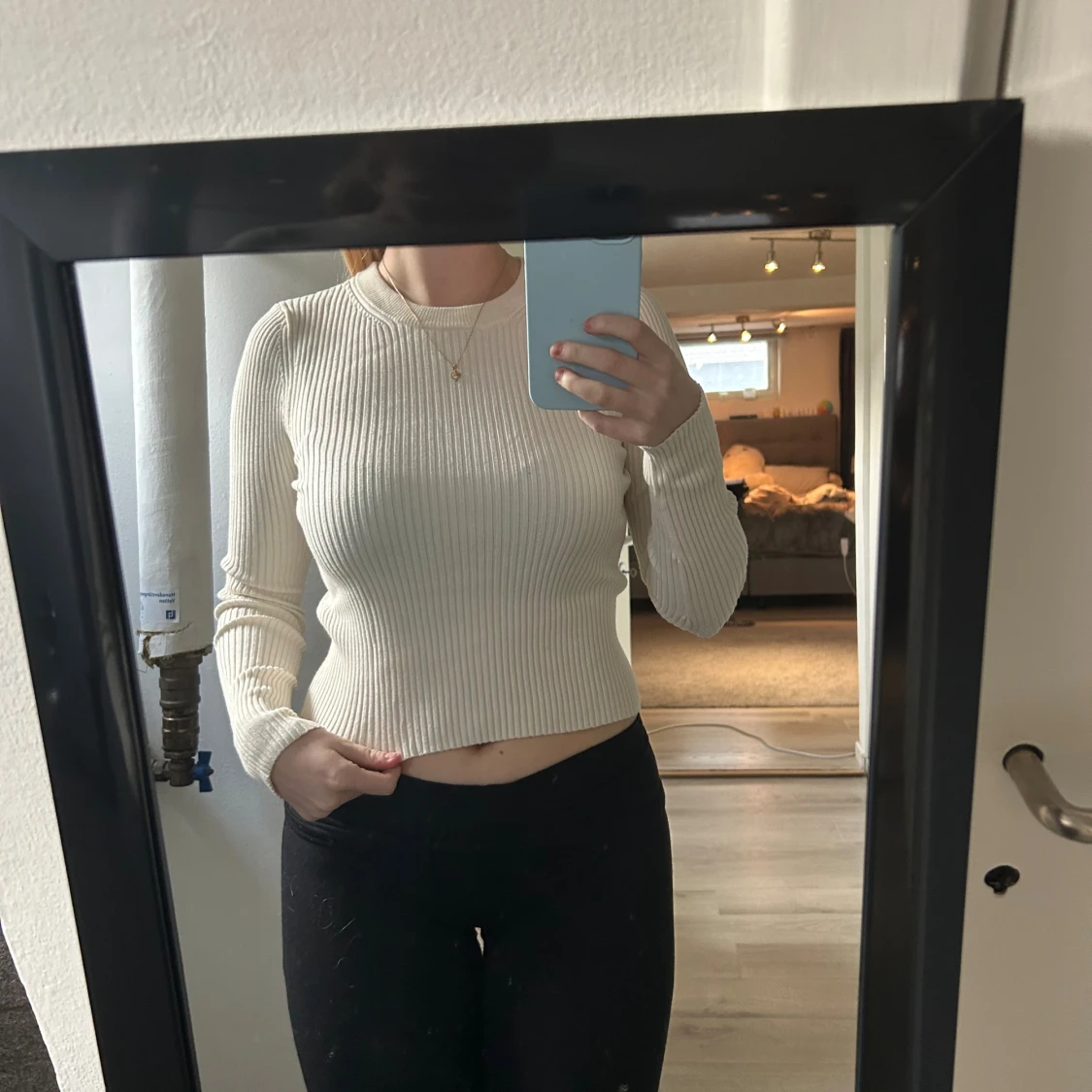 Ribbad beige långärmad topp