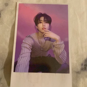 Stray kids Photo Cards  - Säljer stray kids Photo Cards från Rock star albumet med medlemmarna Han, Felix Sungmin och I.N