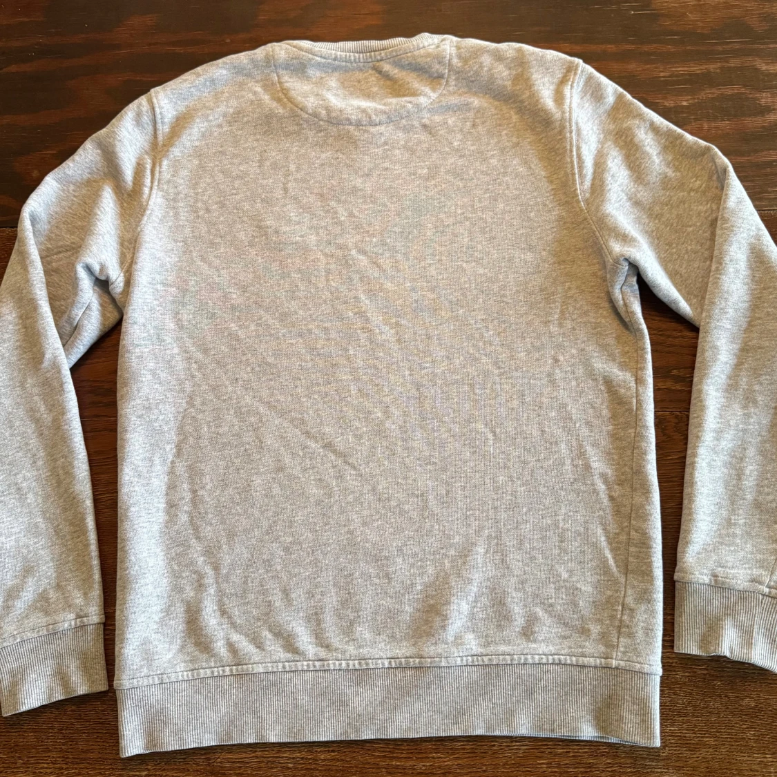 Grå sweatshirt från Lyle & Scott - 1