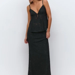 Gina Tricot Set - Supersnyggt set bara använt 1 gång🤍Storlek S i kjolen och XS i toppen