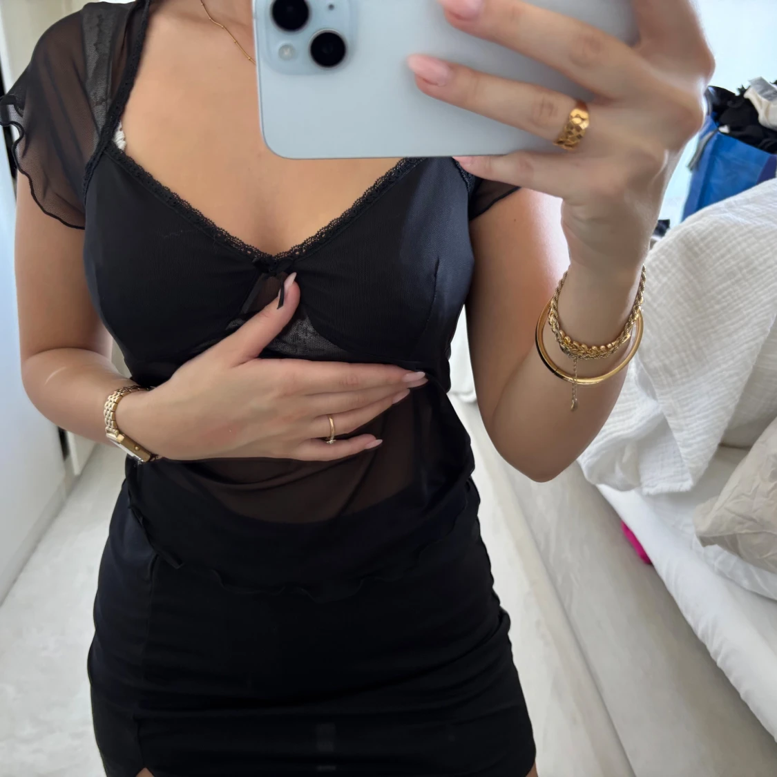 Svart meshtshirt med spetsdetaljer