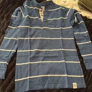 Långärmad tröja  - Randig långärmad tröja 