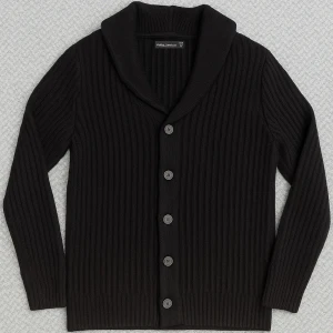 Svart kofta från Brave Soul London  - Svart ribbstickad kofta från Brave Soul i storlek S.  Hör av er vid frågor och funderingar. Kan förhandla om pris vid snabb affär. Aldrig använd 