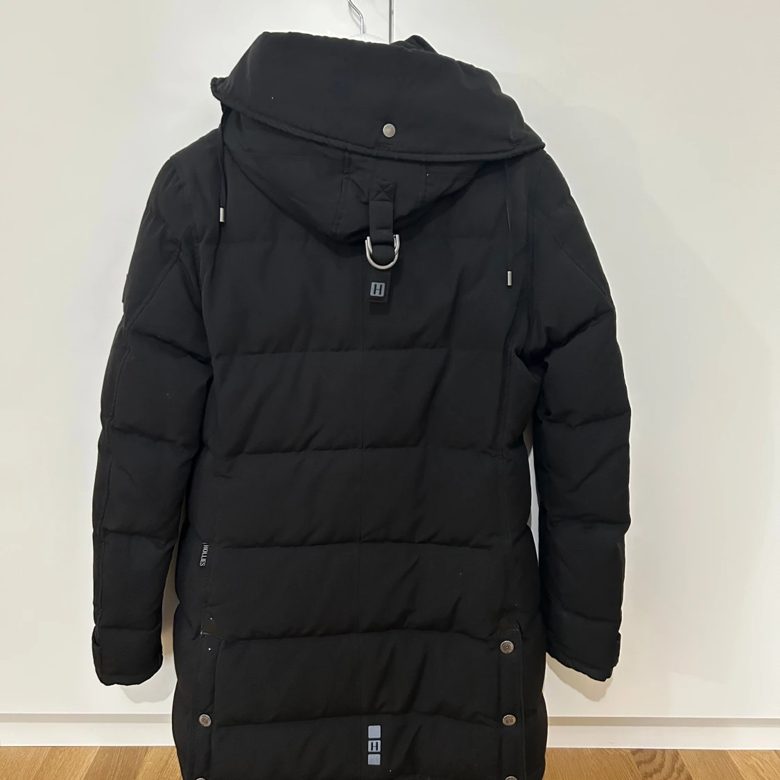 Svart pufferjacka från Hollies - 1