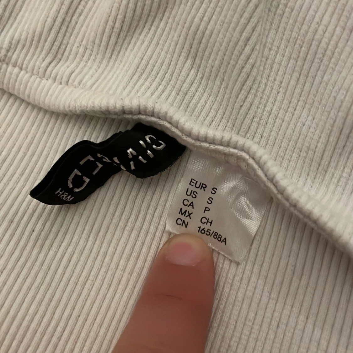 Vit axelbandslös långklänning med slits - 4