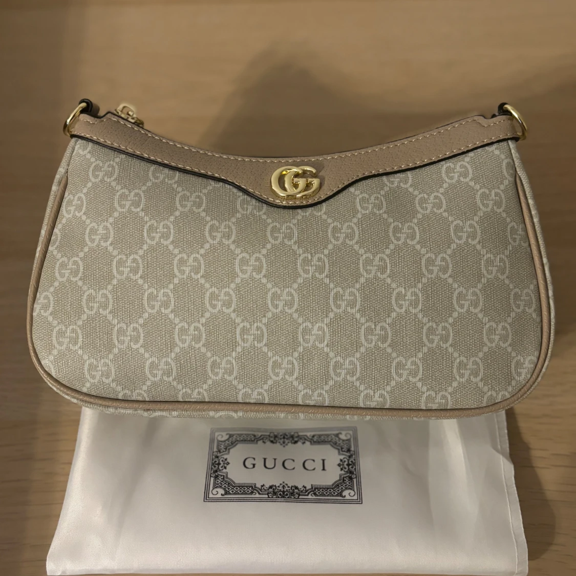 Gucci beige axelväska med GG-mönster - 2