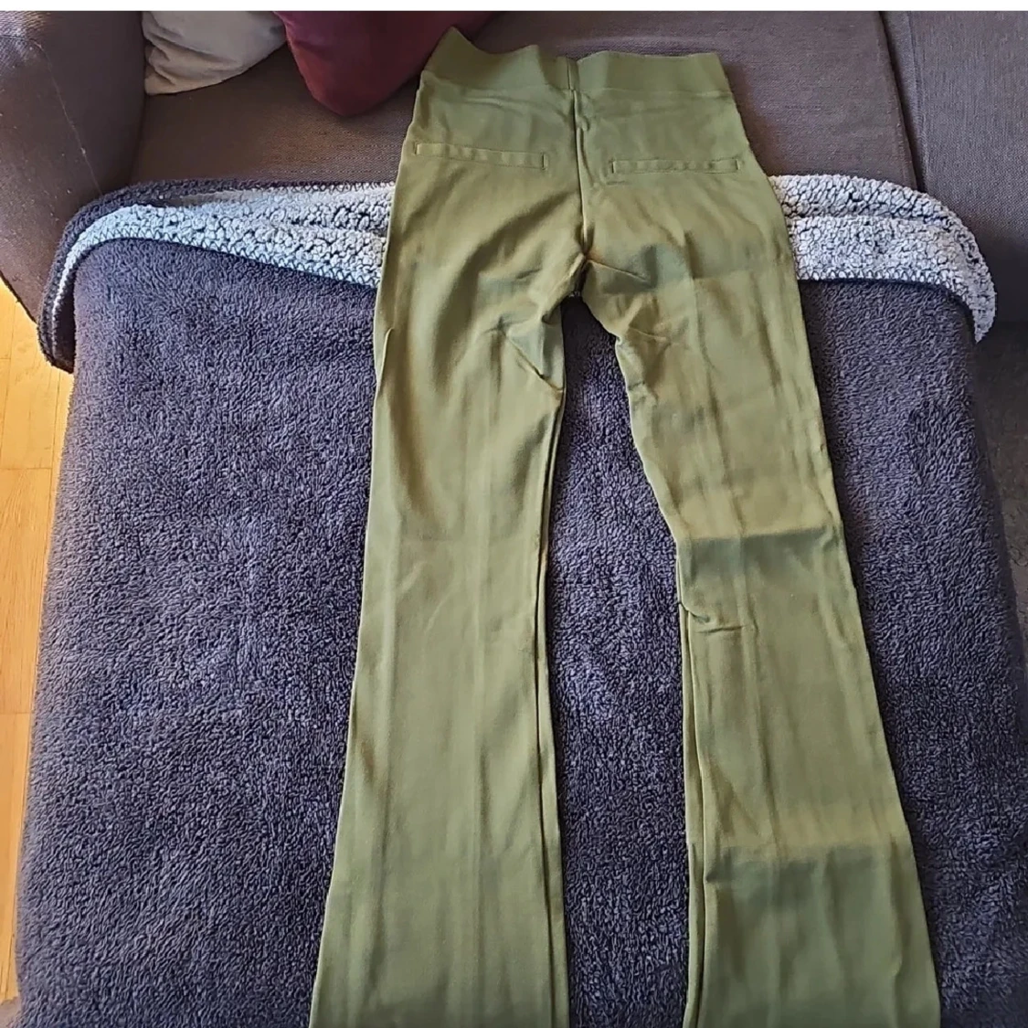 Gröna bootcut byxor från Lindex S - 1