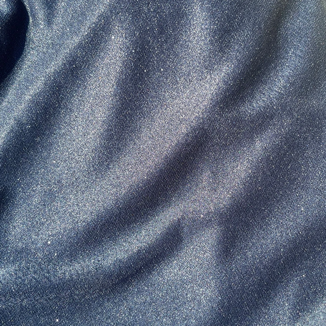 Mörkblå, glittrig balklänning - 1