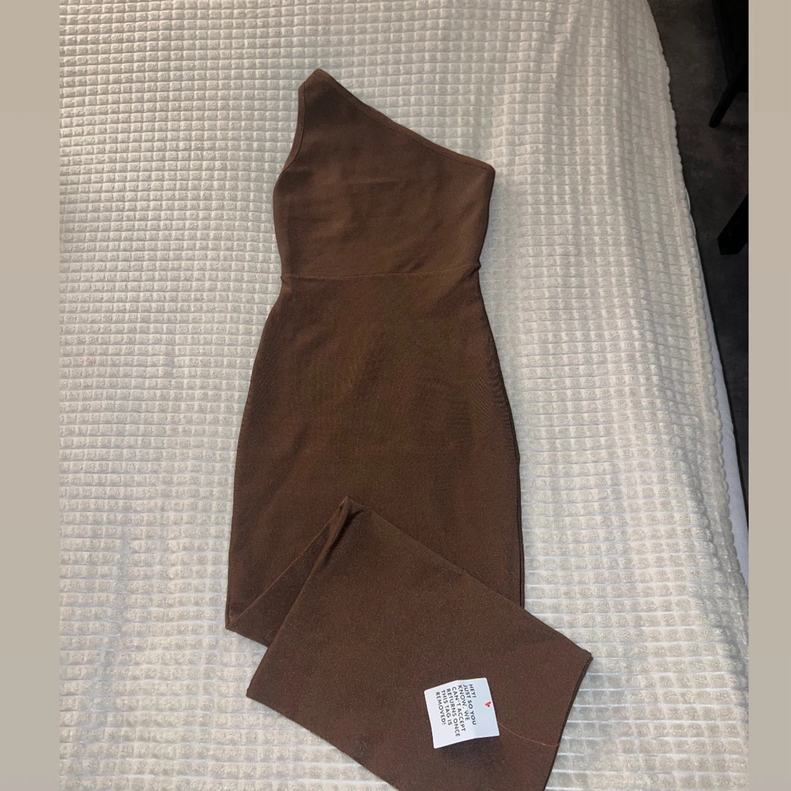 Brun one shoulder långklänning - 2