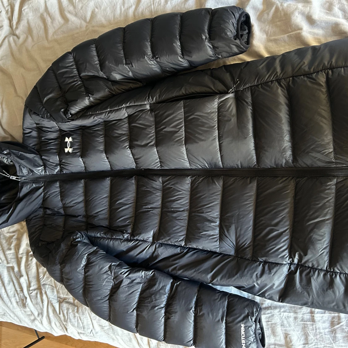 Svart dunjacka från Under Armour