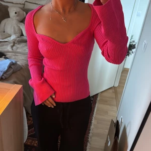 Stickad topp - Jättefin rosa stickad topp, endast använd en gång!! Säljer då den är för stor för mig 💖💖