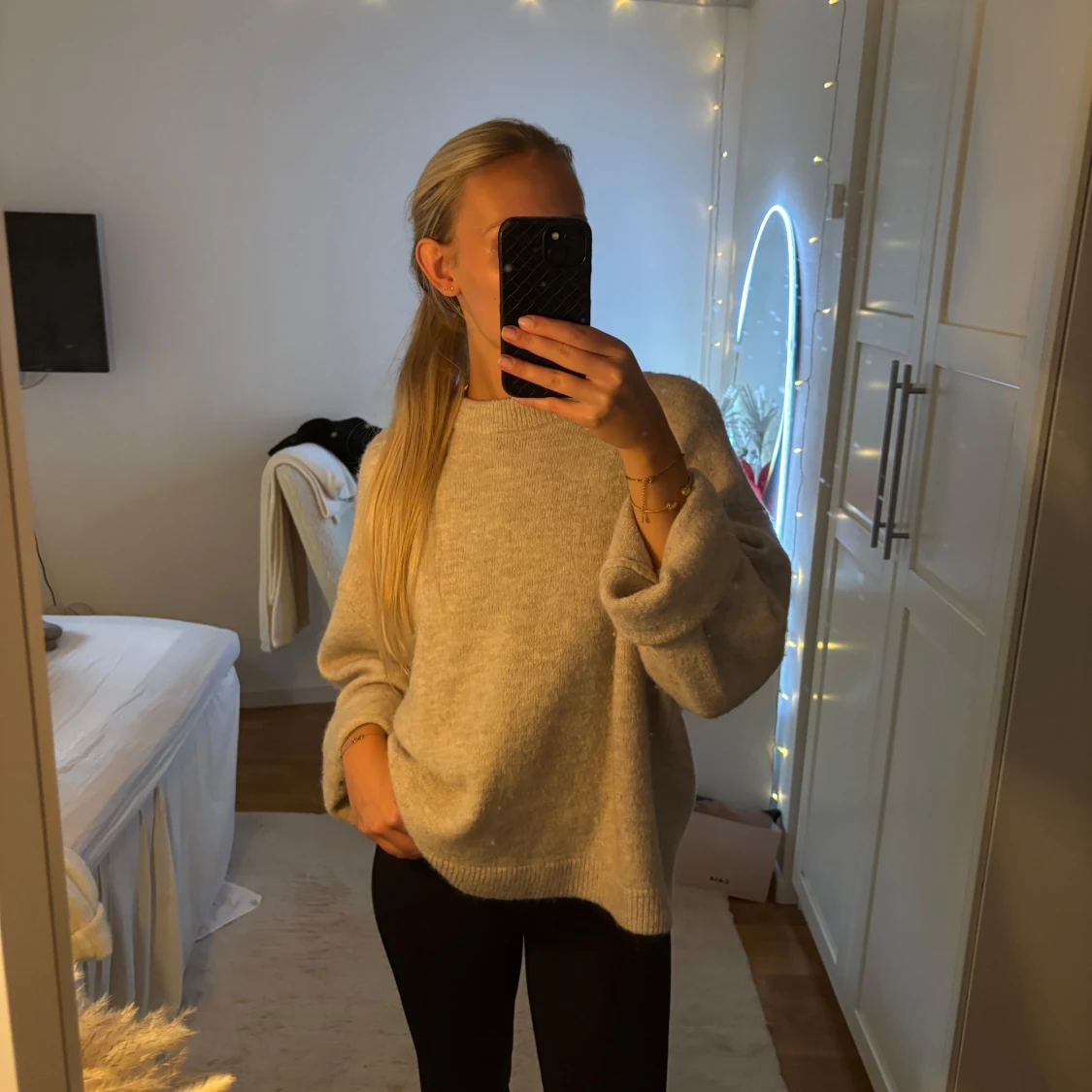 Beige stickad tröja från Gina Tricot