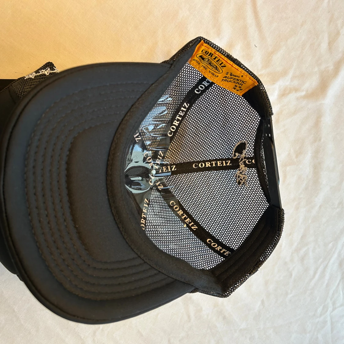 Svart Corteiz truckerkeps med stjärnor - 1