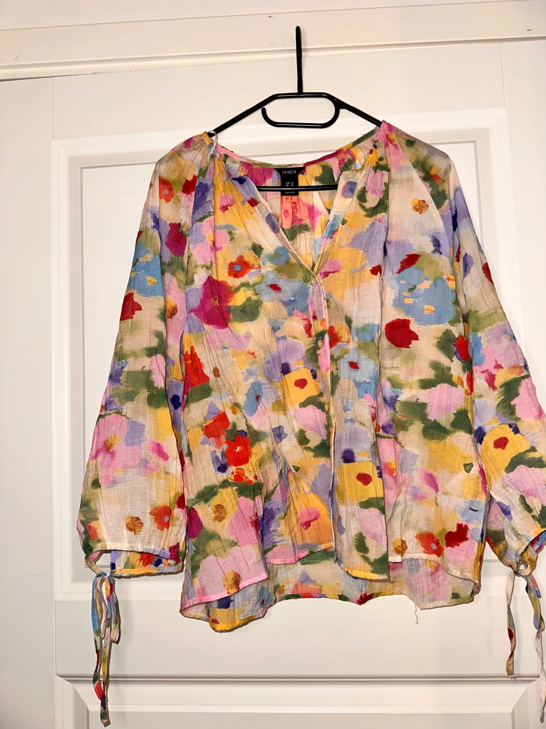 Blommig blus från Lindex i M