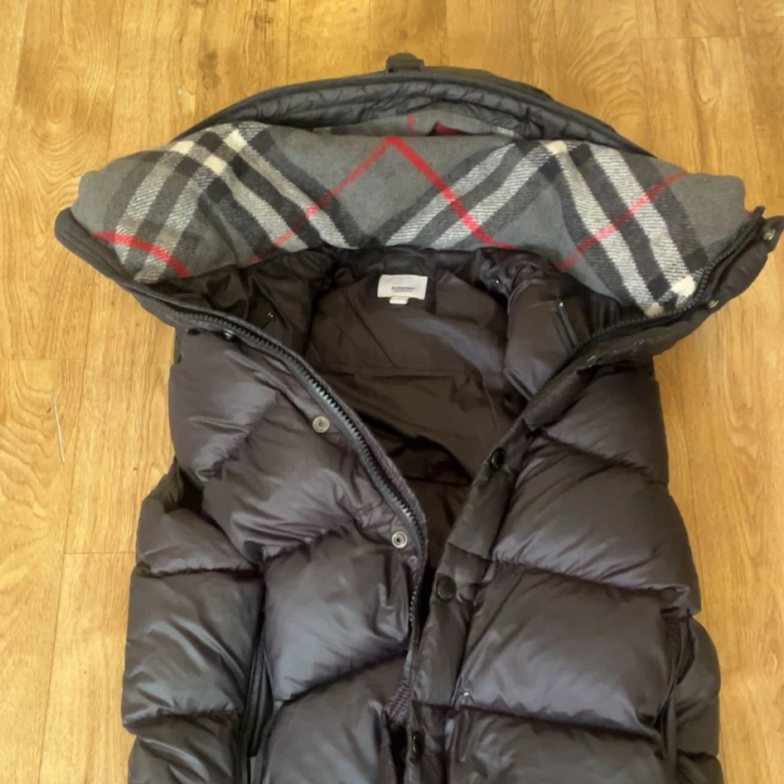 Svart pufferjacka från Burberry - 1