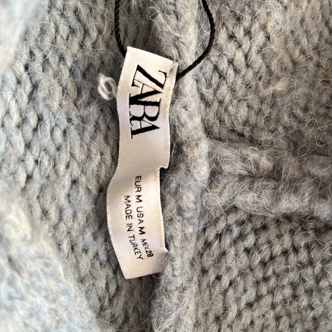 Grå stickad hoodie från Zara - 2