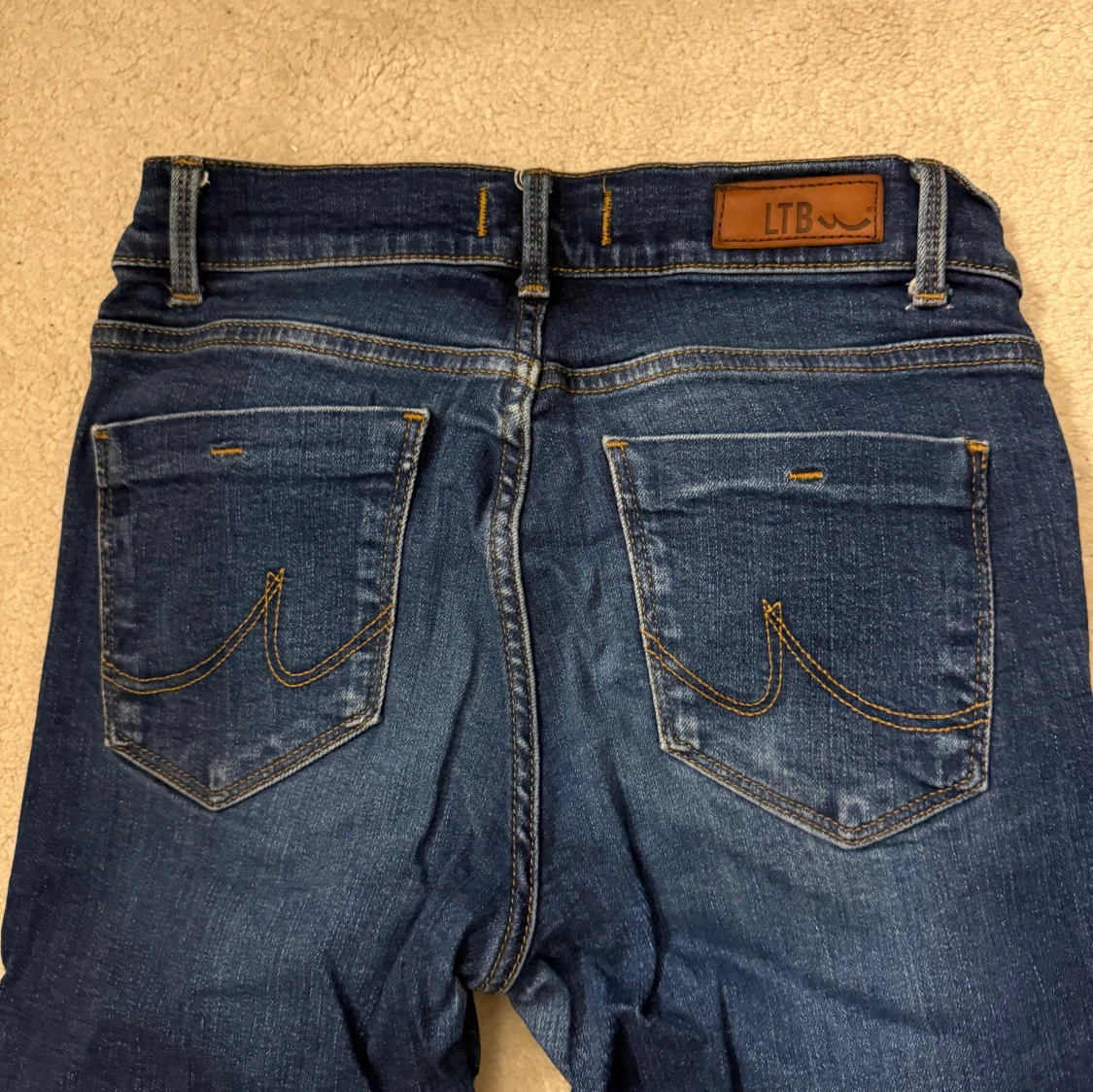Blå jeans från LTB med utsvänga ben - 2